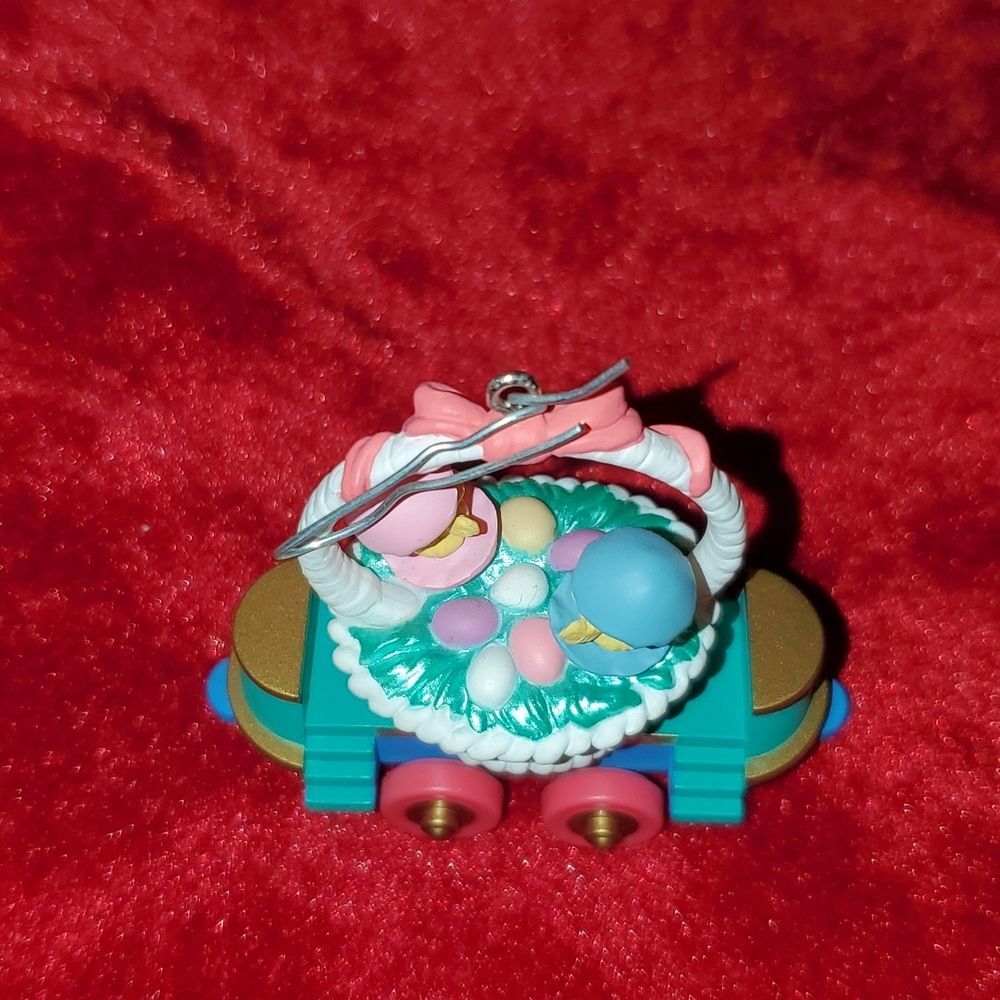 Vintage 1999 Hallmark Keepsake Ornament Cottontail Express Flatbed Car Easter - Picture 9 of 13